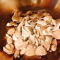 减肥期间可以吃的营养易做菌菇牛肉丸日本豆腐汤