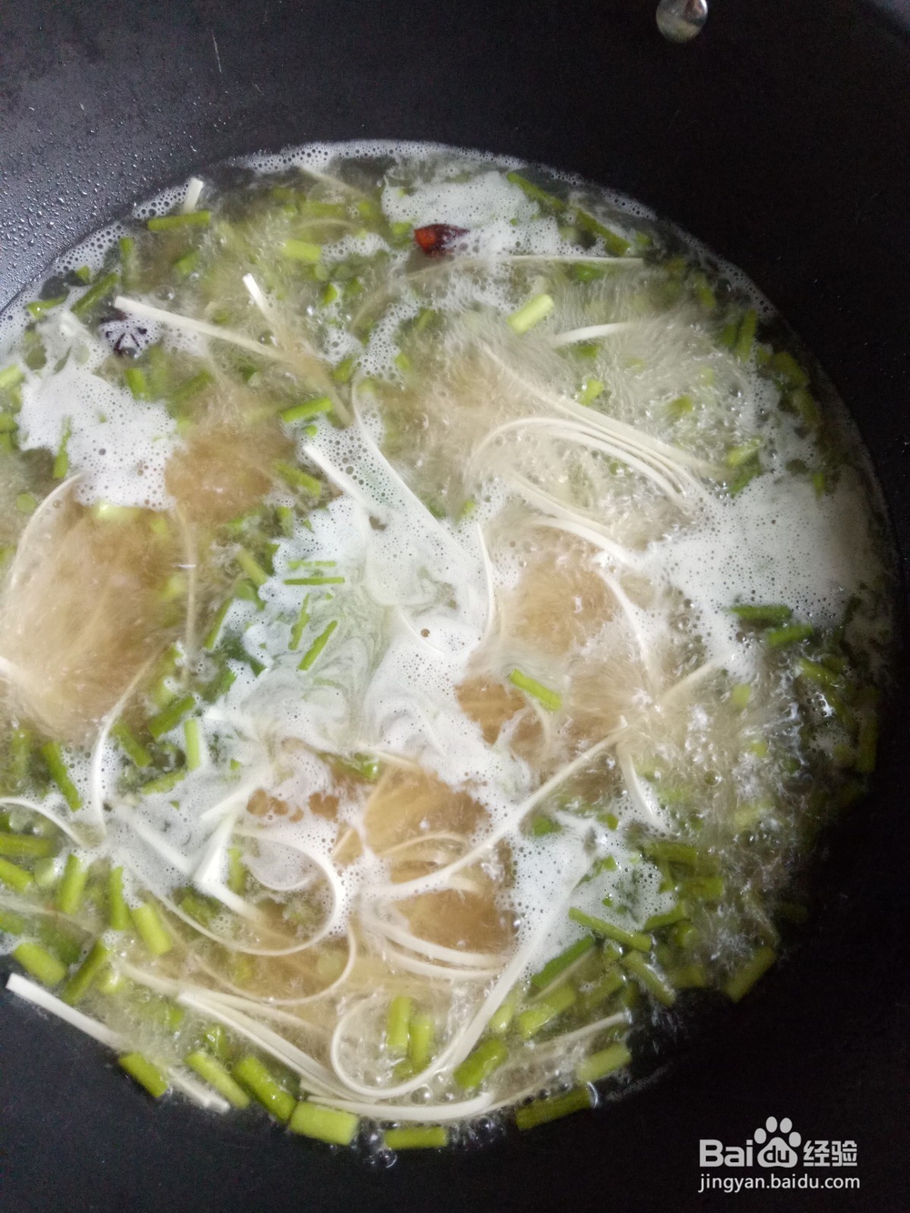 蒜苔鸡蛋面的家常做法