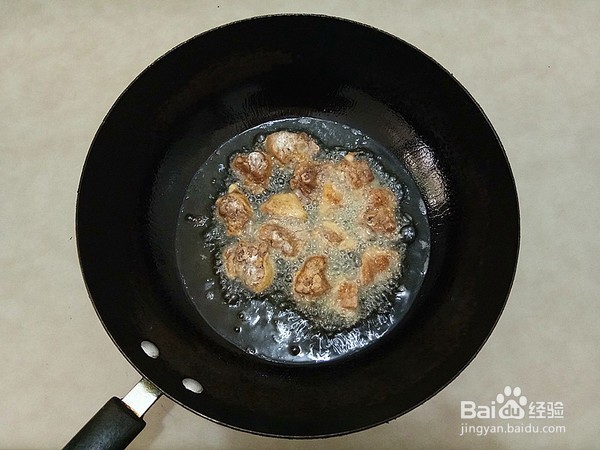 椒盐鸭块的步骤