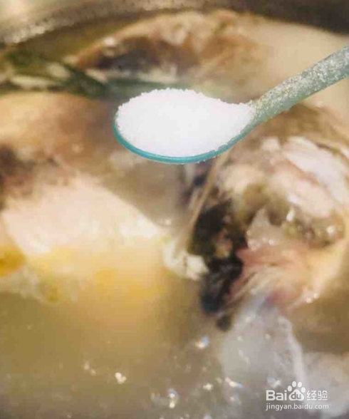 鱼头炖粉皮的做法