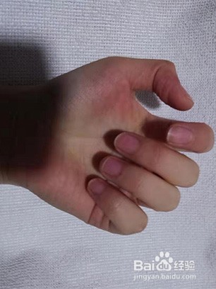 手残党是如何涂指甲油的