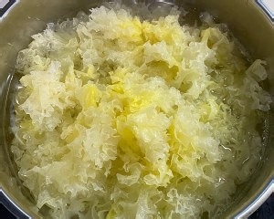 银耳桃胶桂花露怎么做？