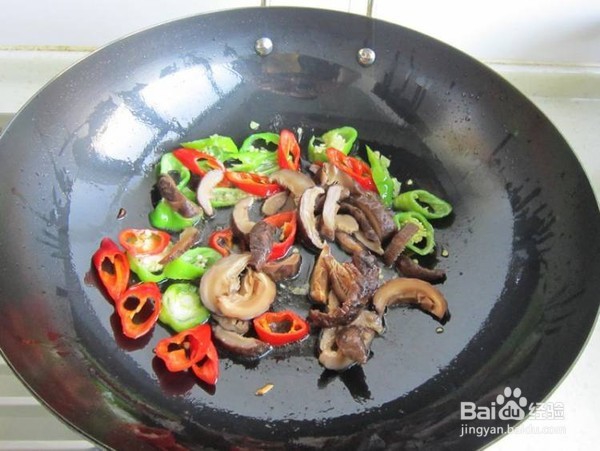 榨菜香菇炒肉步骤