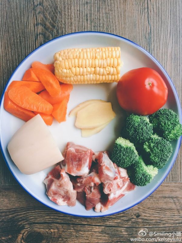 彩蔬玉米猪骨汤