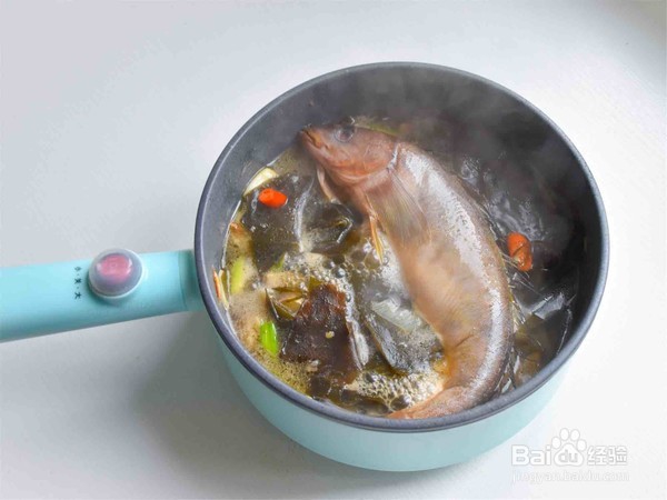 海带炖鱼做法