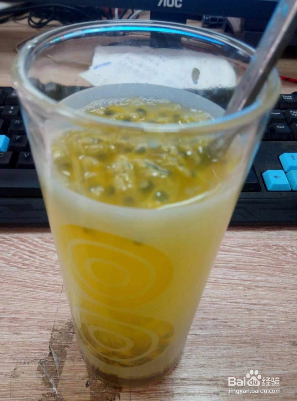 柠檬片冰镇百香果汁