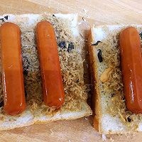 怎么做美味的香肠肉松吐司