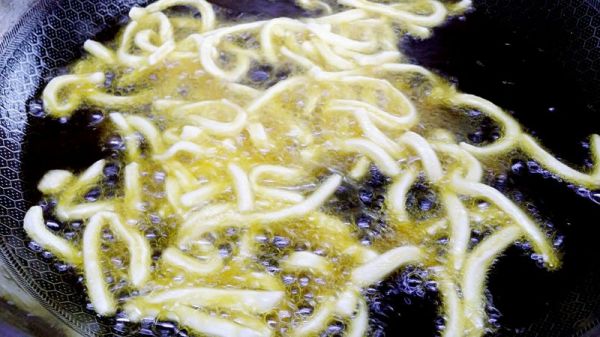 黑黑鸡蛋酥糖蘸