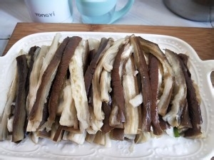手撕茄子的做法