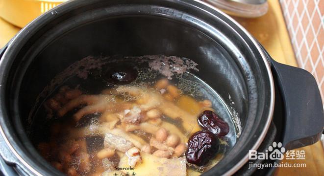 跟着做美味的眉豆花生煲鸡爪