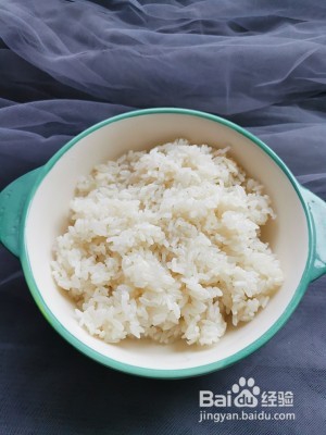 鳗鱼/肉松/油条酥/芝麻海苔碎的日式三角饭团