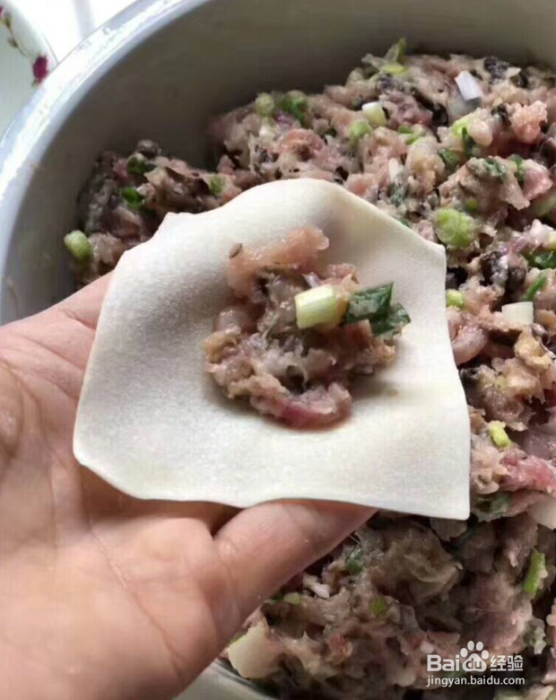 自制手工馄饨饺子步骤,简单的面皮馄饨制作步骤