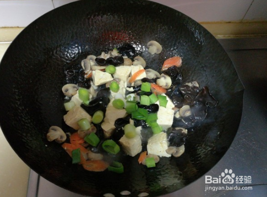 木耳口蘑熘豆腐的制作方法