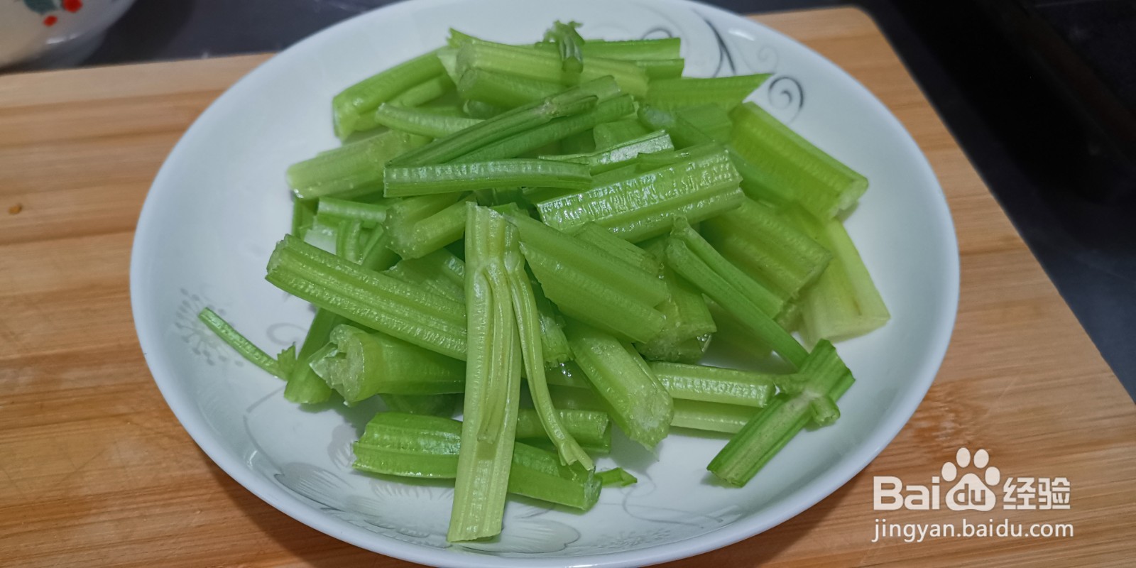 芹菜炒香干的做法