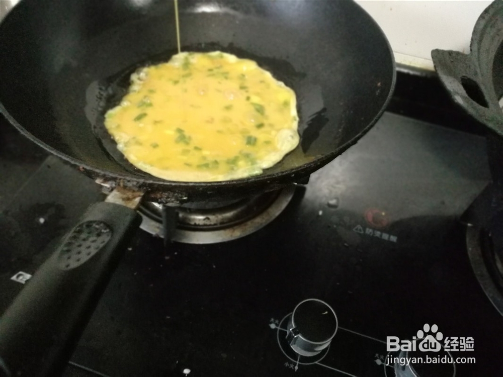 鸡蛋饼盖浇西红柿