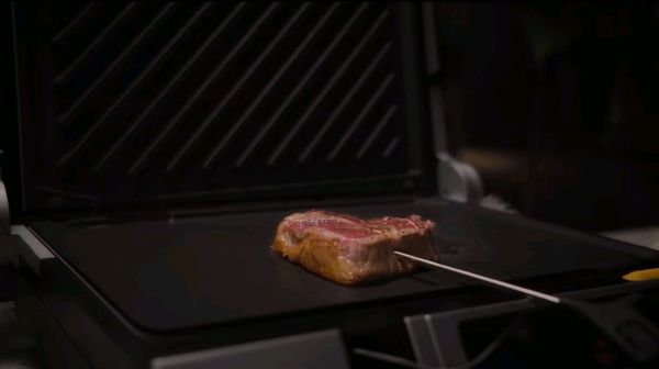 眼肉牛排鲟鱼鱼子酱