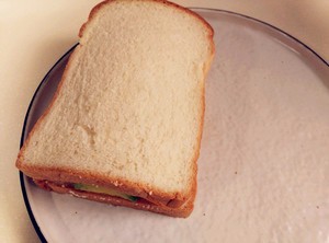 牛油果鸡蛋火腿三明治怎么做？早餐最美食物~