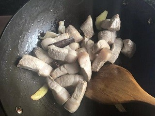 赤酱红烧肉怎么做?