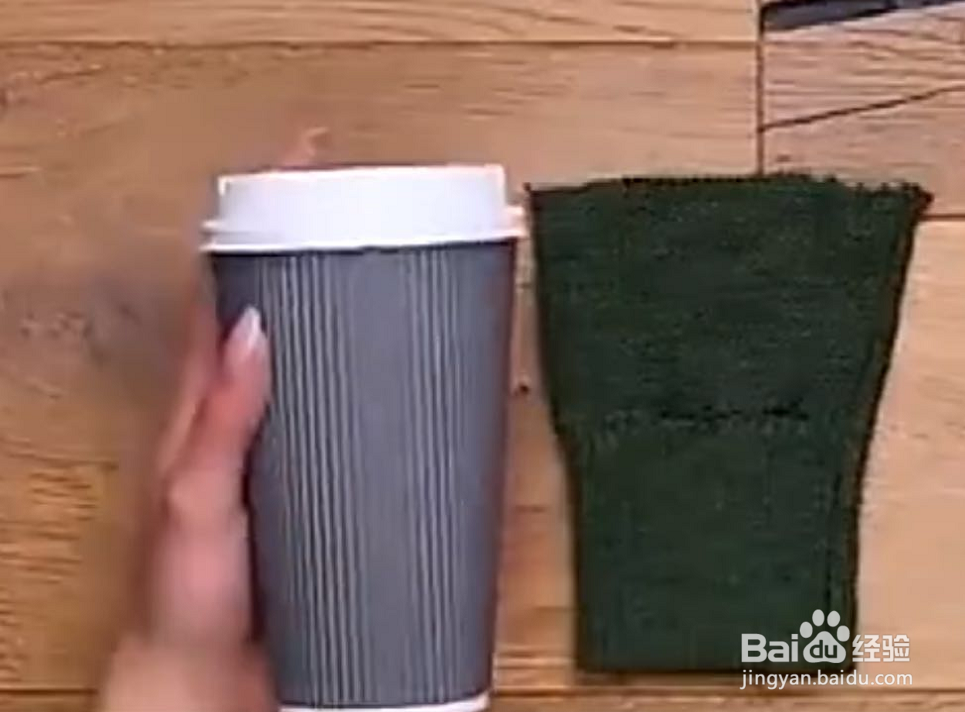 生活小窍门:旧毛衣做水杯套