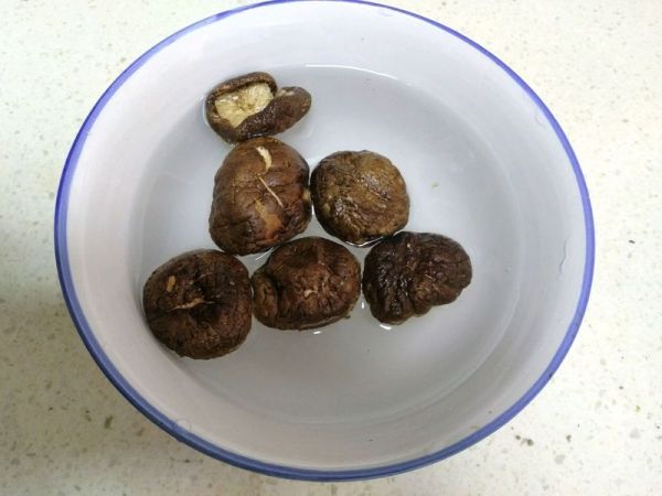 白萝卜炖排骨汤