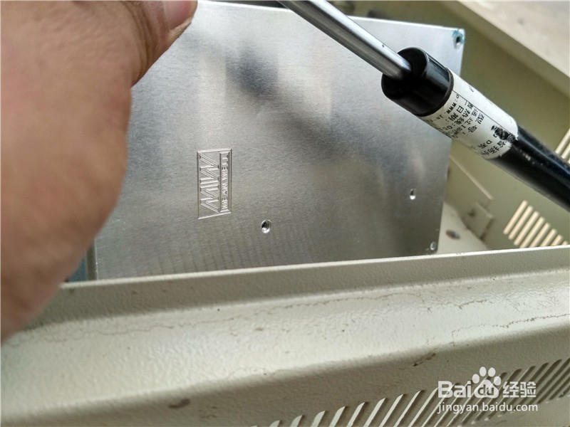 机箱里开关电源的正确安装方法