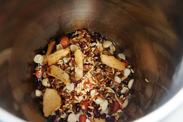 早餐来一碗红枣杂粮羹