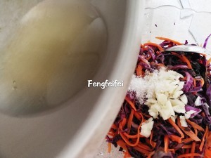 教你怎么做炝拌三丝【紫甘蓝、胡萝卜、蛋皮】