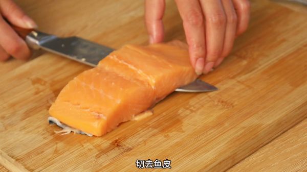 柠檬蒜香薄盐煎三文鱼