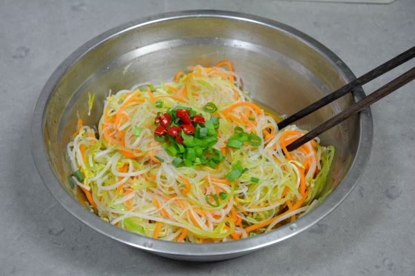 凉拌芹菜豆芽粉丝