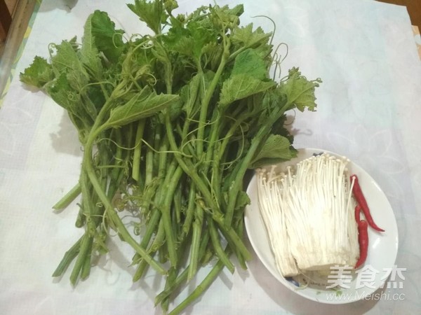 金针菇炒南瓜蔓