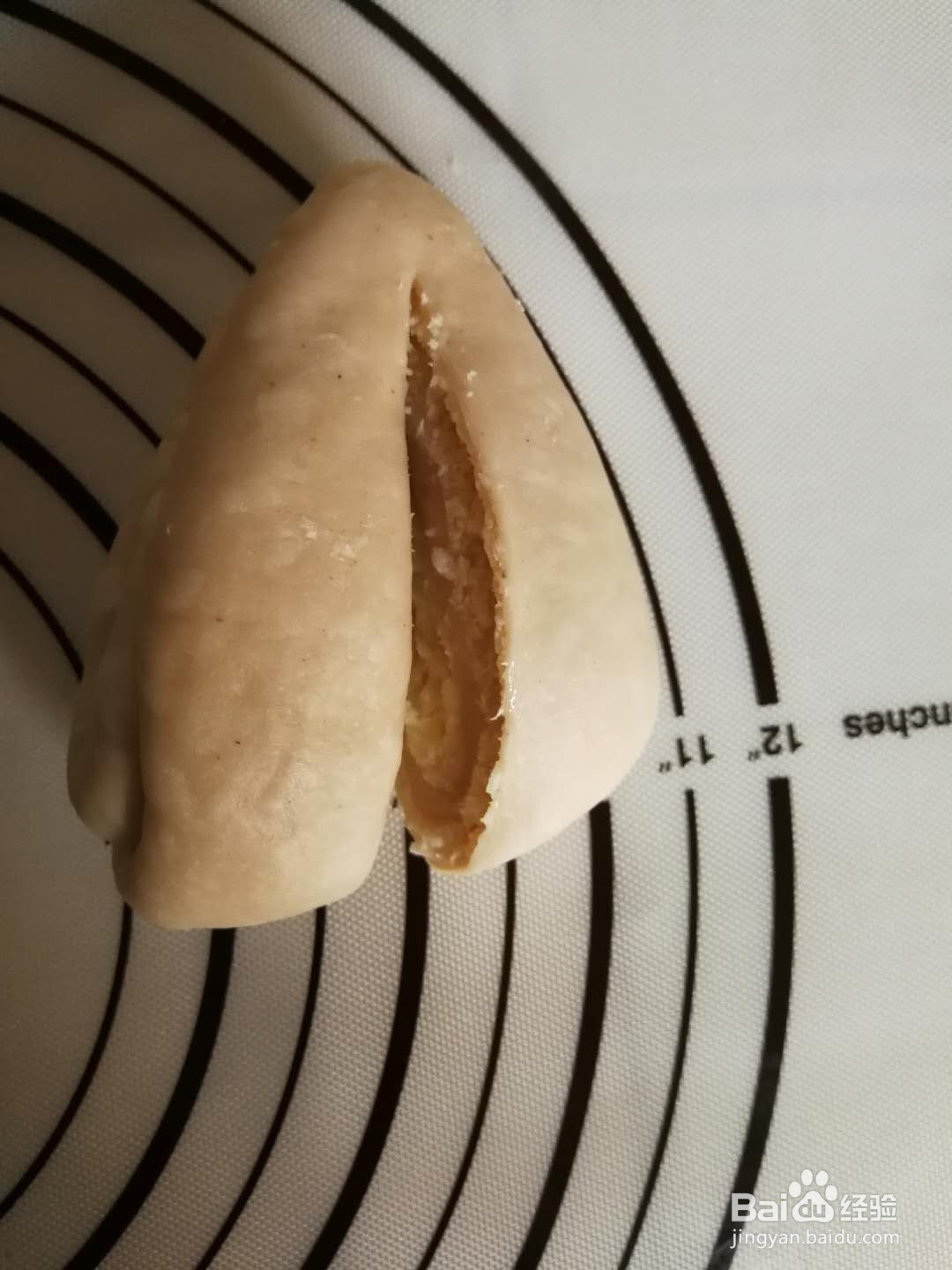 心形草莓椰蓉面包的做法