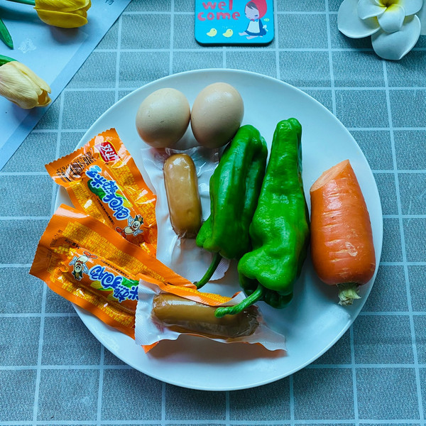 咖喱酱鸡蛋玉米热狗肠炒河粉