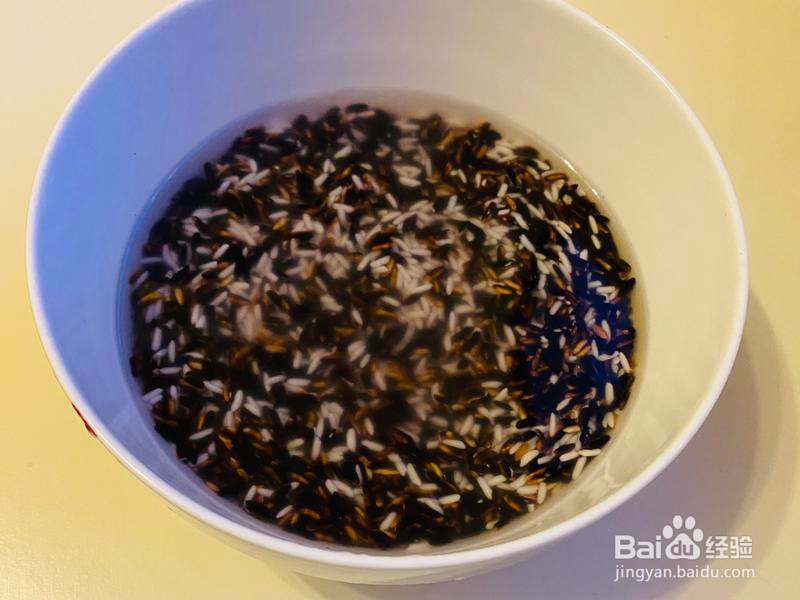 土豪版黑白糯米酿油豆腐的做法