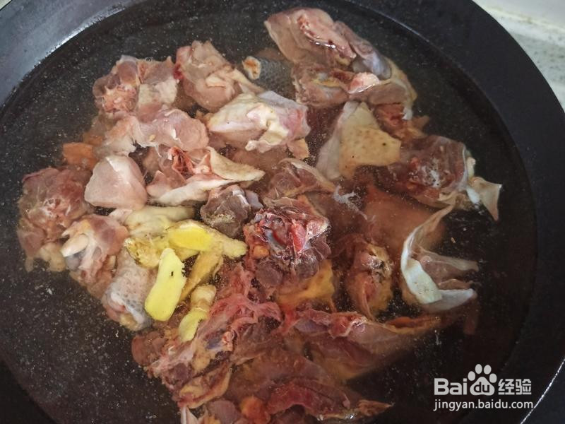 川味土豆香菇烧鸡的做法