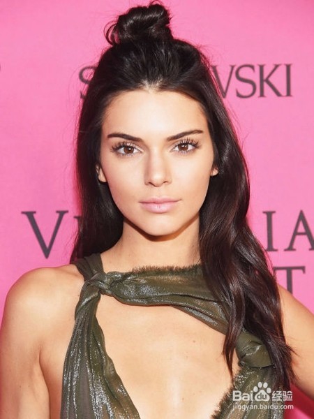 当下流行的半扎丸子头教程来喽,随意清新来学学