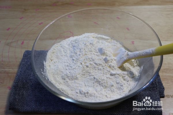 广式黑芝麻莲蓉月饼