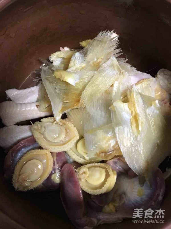 小鲍鱼小鱼翅炖鸡汤