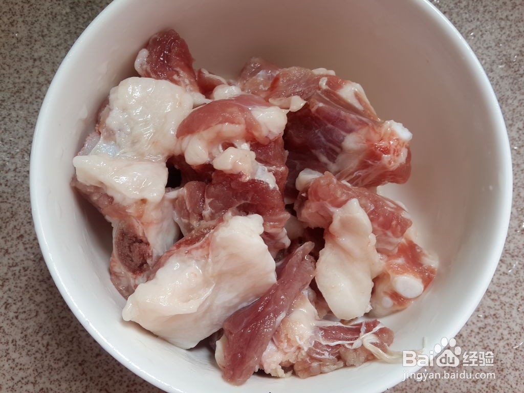 土豆焖排骨的做法