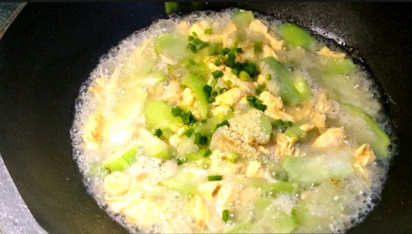 夏日多喝丝瓜鸡蛋汤