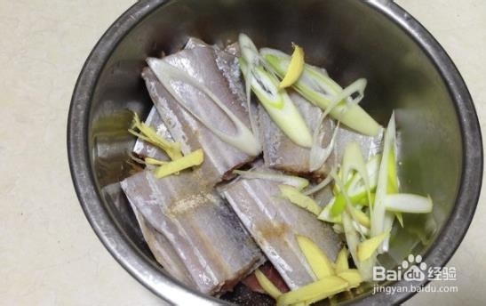 怎样炸带鱼不粘锅