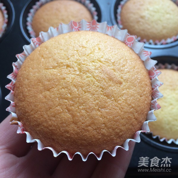 草莓奶油纸杯蛋糕