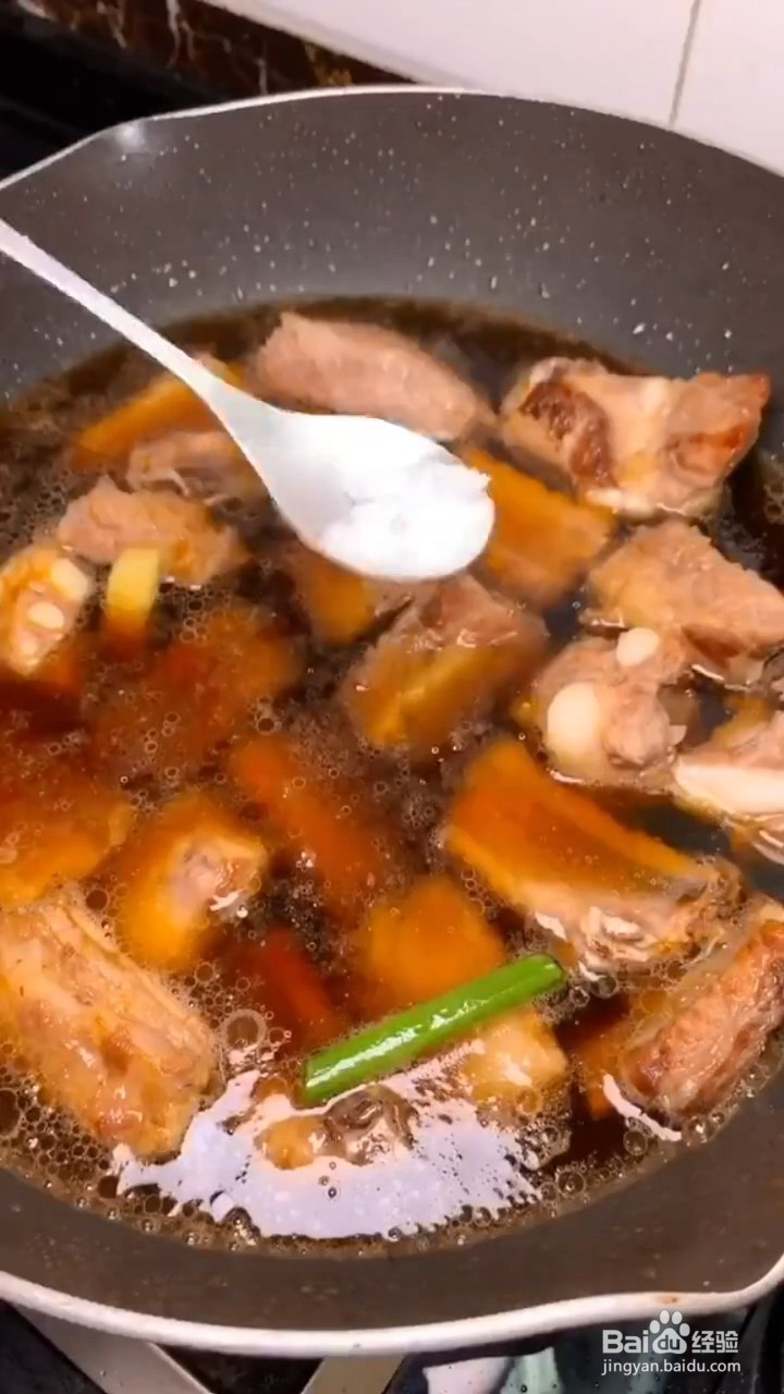 如何制作可乐排骨？