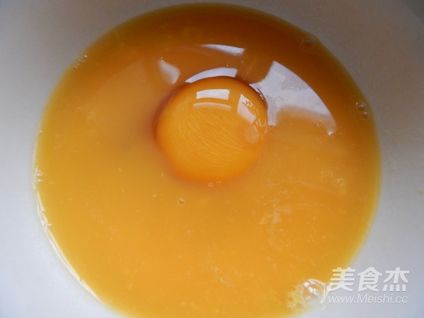 蚕豆炒鸡蛋的做法