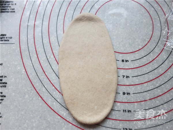 金枪鱼贝果三明治