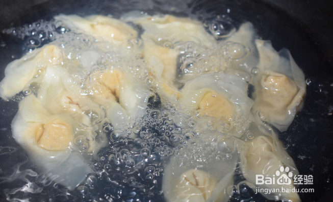 热气腾腾的红油抄手