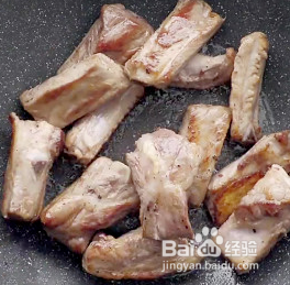 美味蒜香排骨