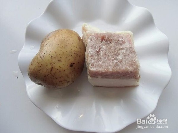 土豆焖咸肉的制作方法