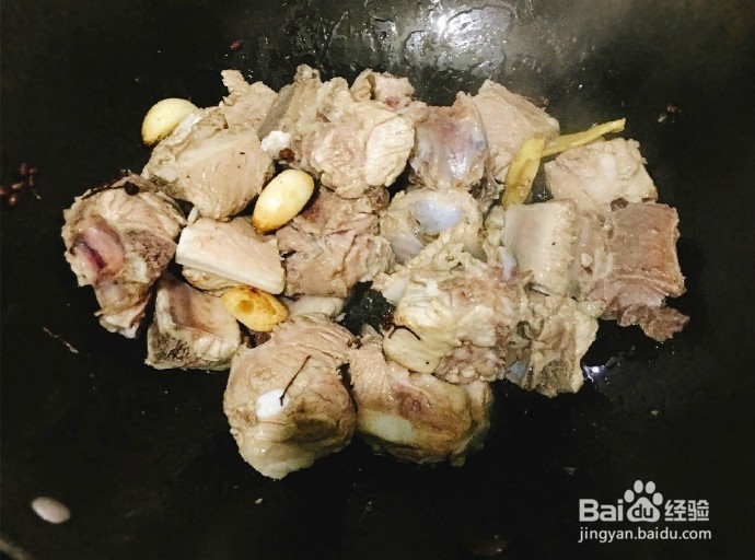 红烧排骨萝卜藕的做法