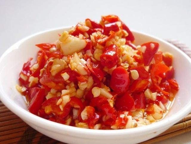 剁椒和糟辣椒一样吗