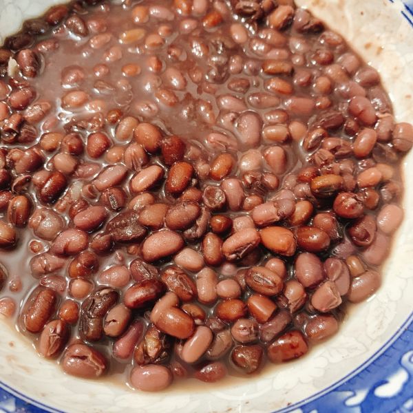 夏日甜点三色芋圆红豆椰奶